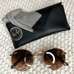 Ray-Bans Round Sunglasses 🕶️